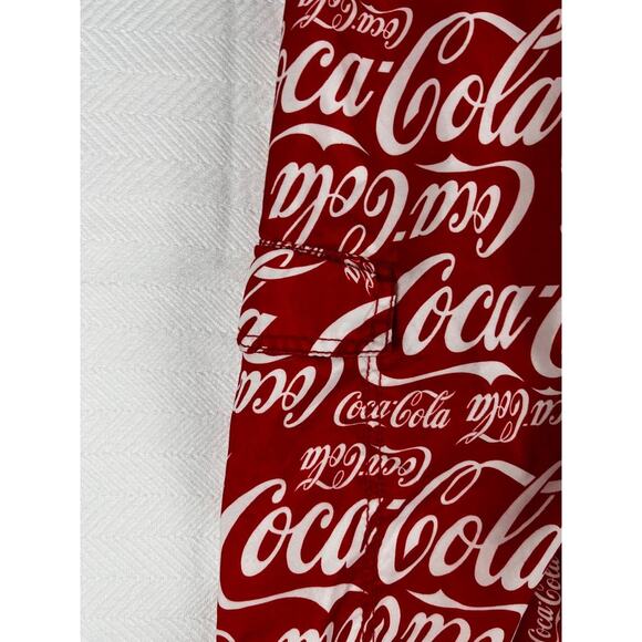 Coca-Cola Men's Red All Over Print Shorts Size 34 100% Polyester - Picture 5 of 5